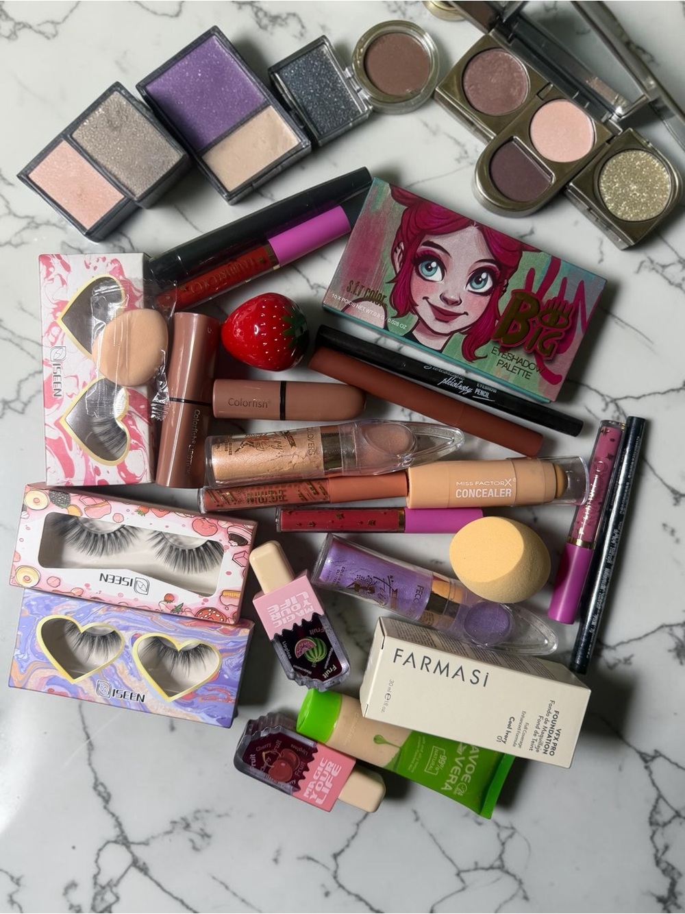 Makeup collection. Lot of 24 surprise pieces. 💄💋 Free shipping 🚚